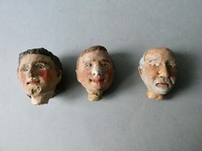3 têtes de marionnettes anciennes, en terre cuite, travail d'art populaire