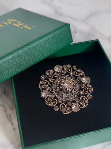 Petite broche grise anthracite