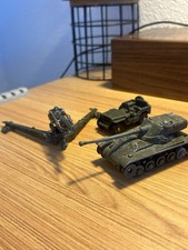 R493 Lot véhicules militaires