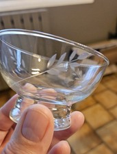 9 coupelles à liqueur, coupe