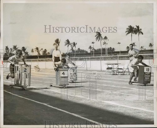 1952 press photo contestants - press,