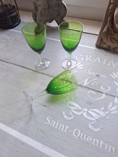 3 verres anciens  a pied