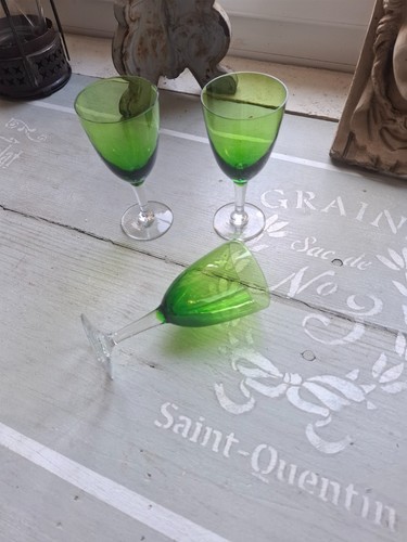 Verres anciens a pied - anciens,