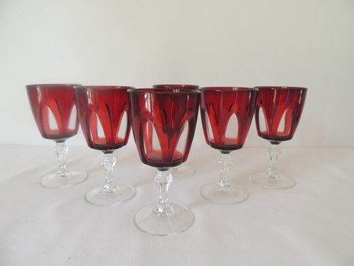 Jolis verres pied a - pied, pineau