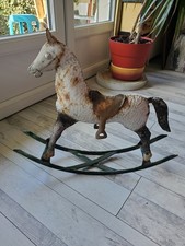Ancien petit cheval à bascule
