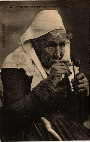 Cpa vieille fumeuse - fumeuse, de