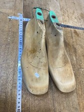 n° 10 old tool, outil ancien de Cordonnier bottier, forme à chaussure  femme