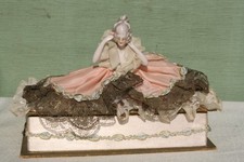 demi figurine en porcelaine.