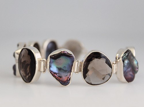 Gros bracelet avec pierres