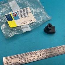 Agrafe de banquette arrière