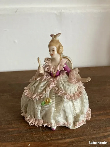 Figurine dame porcelaine