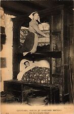 Old postcard customs - Breton morals and costumes - a double floor bed (482764)