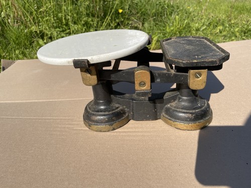 Ancienne balance fonte - en,
