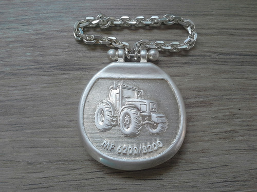 Médaillon tracteur massey