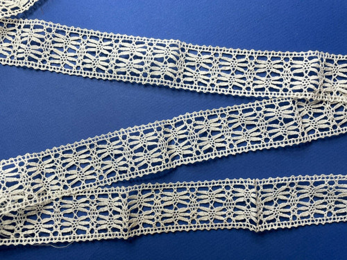 Dentelle ancienne aux - , fuseaux