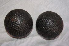 PAIE DE BOULES DE PETANQUE EN BOIS CLOUTE FER ET LAITON