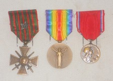 Lot médailles Croix de Guerre