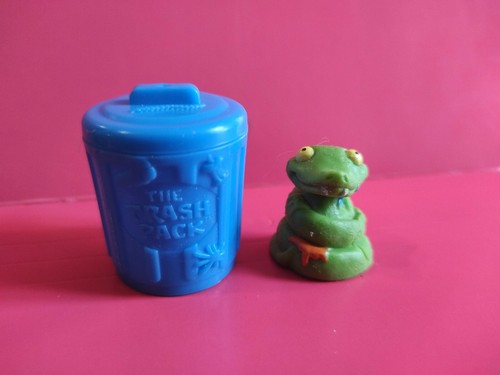 Figurine poubelle bleues - figurine,