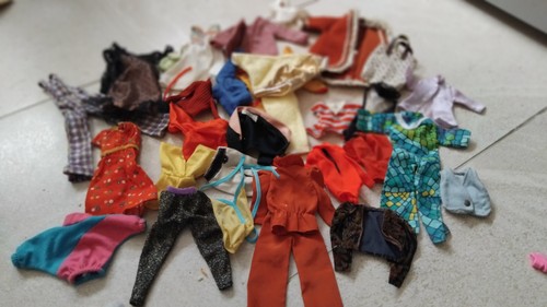 Lot vêtements poupée barbie
