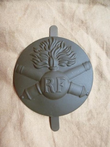 Insigne rondache 1937 casque - insigne,
