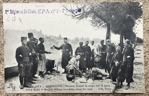 Cpa ww1 zouaves faisant la - "zouaves,