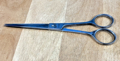 Ancien ciseaux coiffeur acier