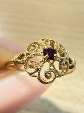 Bague En Or Avec Petit Rubis