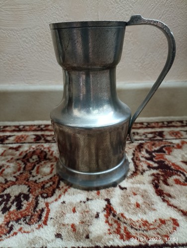 Vase pichet étain - -,