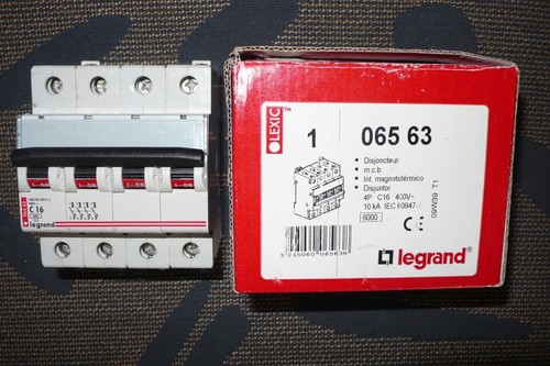 Disjoncteur tetrapolaire 16a - tetrapolaire,