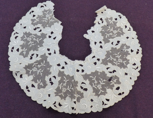 Col ancien dentelle - , en