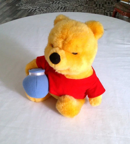 Peluche winnie ourson - l'ourson, et