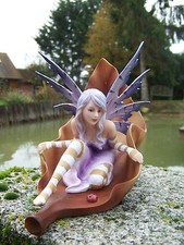 15456   FIGURINE  STATUETTE