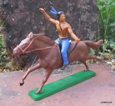 STARLUX  FAR WEST CAVALIERS INDIENS  / FIGURINE INDIEN ARC A LA MAIN