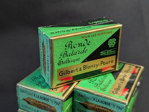 Boite 144 plumes - boite, gilbert