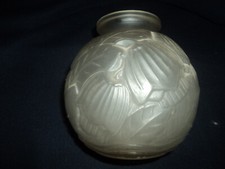 Verlys France vase en verre pressé moulé décor géométrique signé.Daum Lalique 
