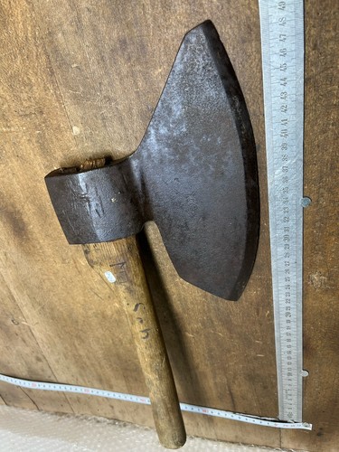 Hache outil ancien - ,