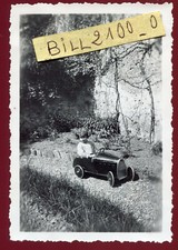 photo ancienne . enfant dans