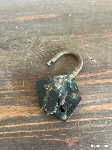 Cadenas ancien vintage ca17