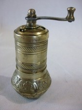 ancien petit moulin à poivre