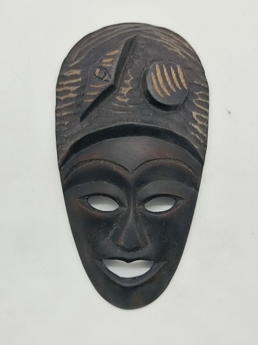 Masque africain sculpté - , en