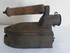 fer à repasser ancien / art populaire / repassage / fer fonte / FW4 avec coeur