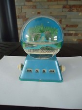 Boule à Neige / calendrier perpetuel " le saut du doubs " année 70/80