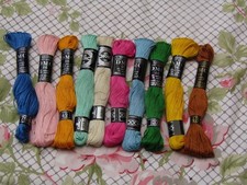 Mercerie ancienne, 10 échevettes DMC coton à broder  N°16 ,23 et30 mètres