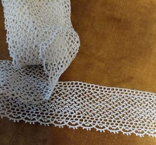 Dentelle aux fuseaux ancienne