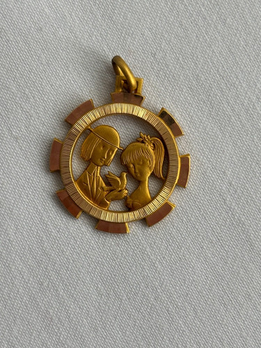 Grande médaille dentelée
