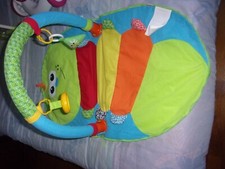 tapis d'éveil avec arche TRES