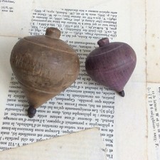 2 Anciennes Toupies en Bois
