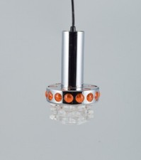 RAAK, Pays-Bas. Lampe design en chrome, plastique orange et verre transparent.