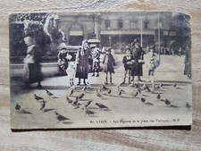 CPA - 69 - LYON - Les Pigeons de la place des Terreaux.