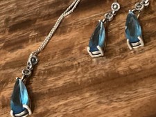 Ensemble bijoux argent 925 pierre tourmaline bleue collier et boucle d’oreille.